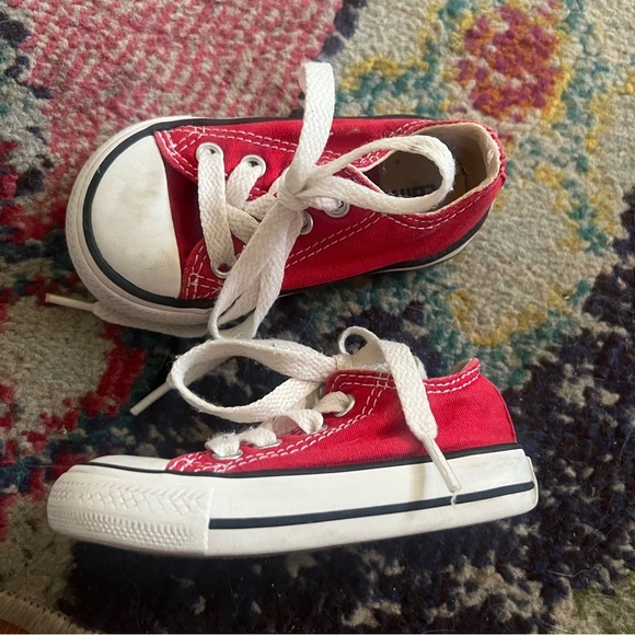 Converse all stars baby/toddler Red Canvas Sneakers size 4 - Picture 1 of 6